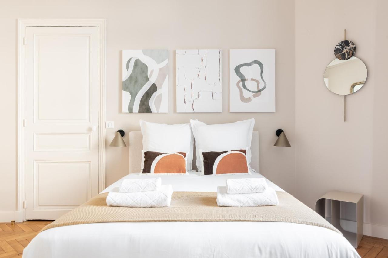 Luxurious Flat Rue De La Pompe Parigi